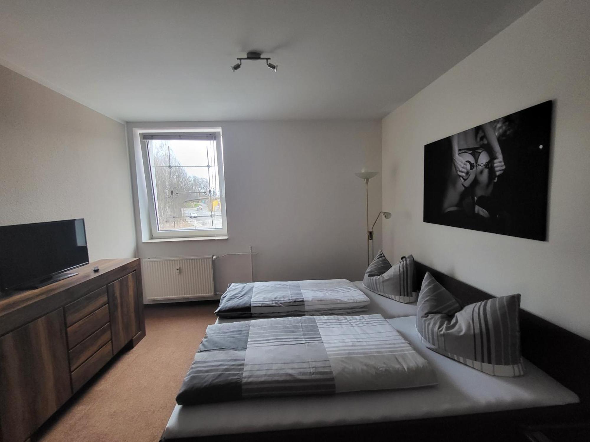 Apartment - Gaestewohnung - Unterkunft Monteure ケムニッツ エクステリア 写真